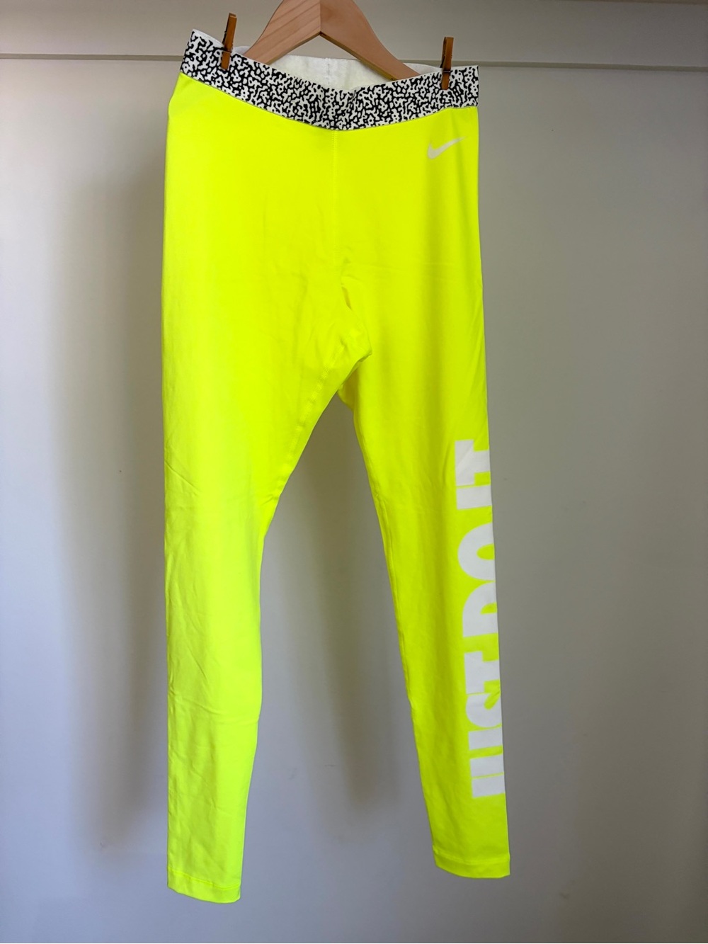 Nike | Women’s | Dri-Fit Hyperwarm Leggings | Neon Yellow | Size S